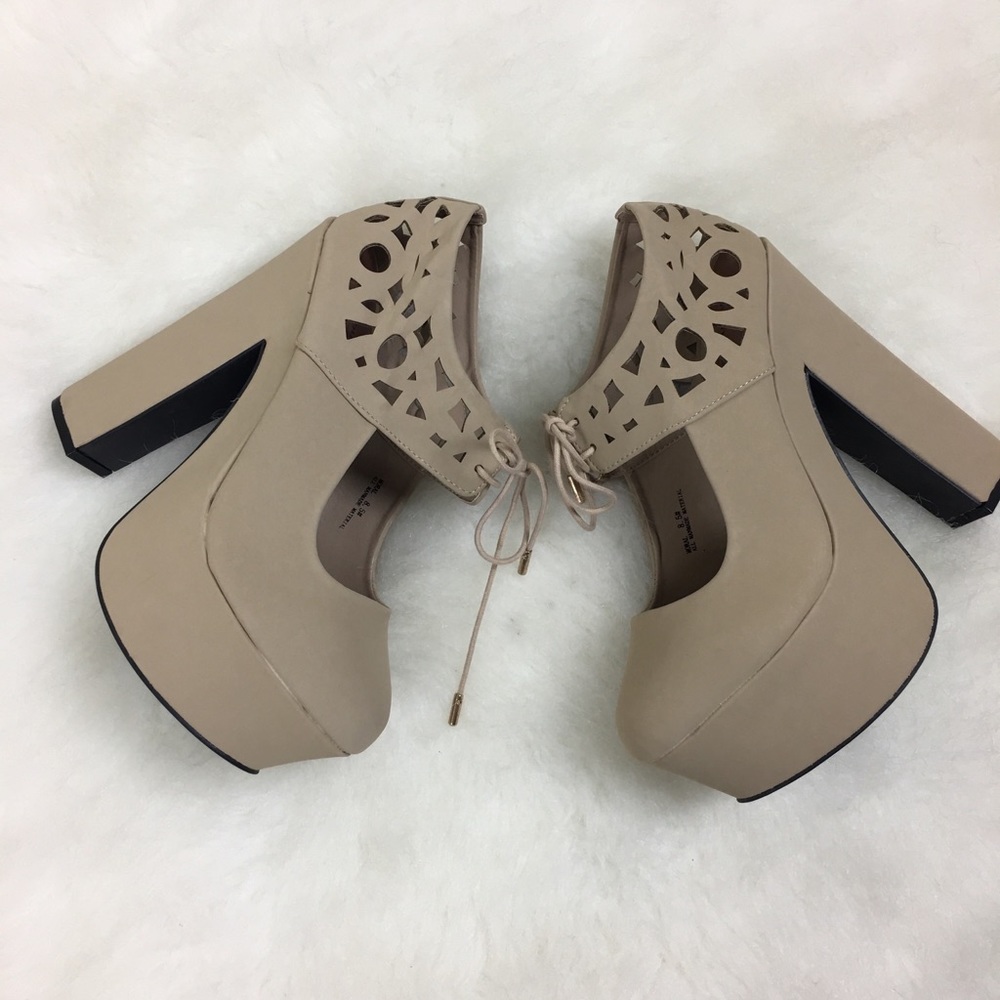 Dollhouse Nude Platform Heels Sz 8.5 Mary Jane